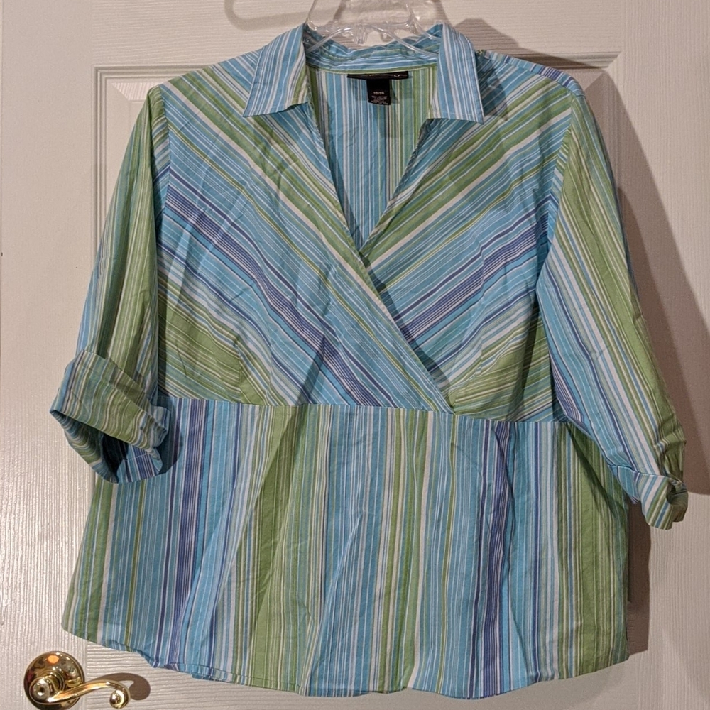 Plus size 22/24 aqua lime blouse Venezia